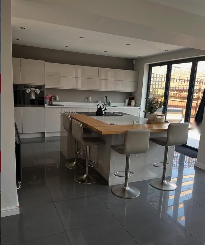 Immaculate open-plan kitchen with island