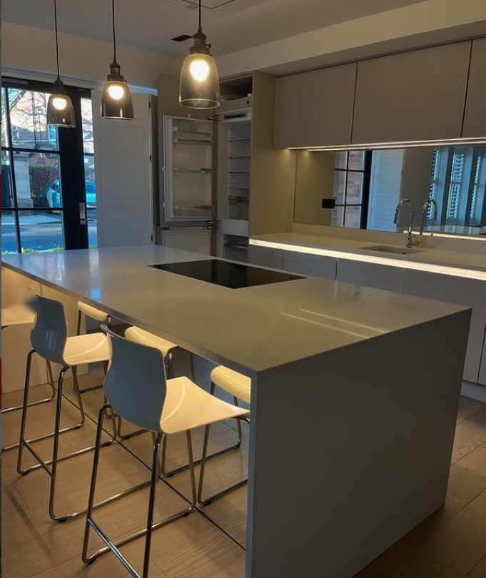The same apartment's kitchen island
